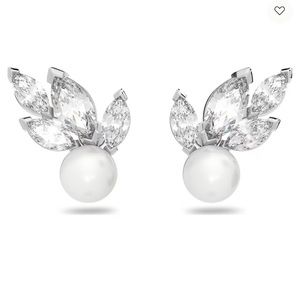 Louison Pearl stud earrings
Leaf, White, Rhodium plated
